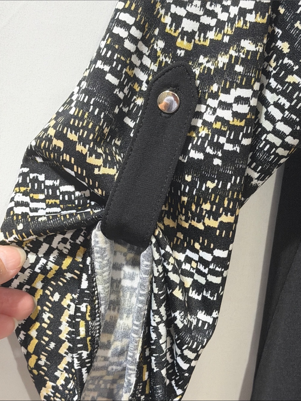 Notations Black Multi-Patterned V-Neck Pullover - Picture 4 of 7